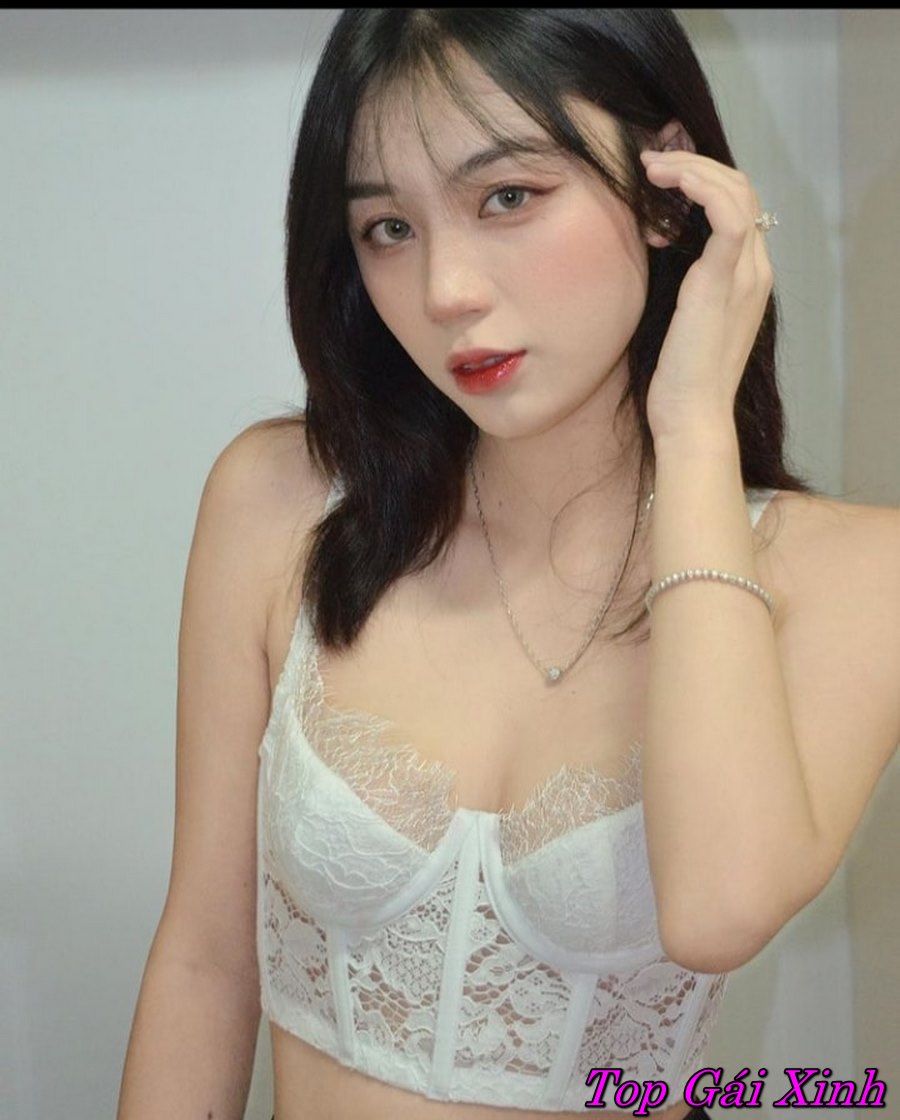 Hot girl xinh đẹp mới nổi trên nền tảng tiktok