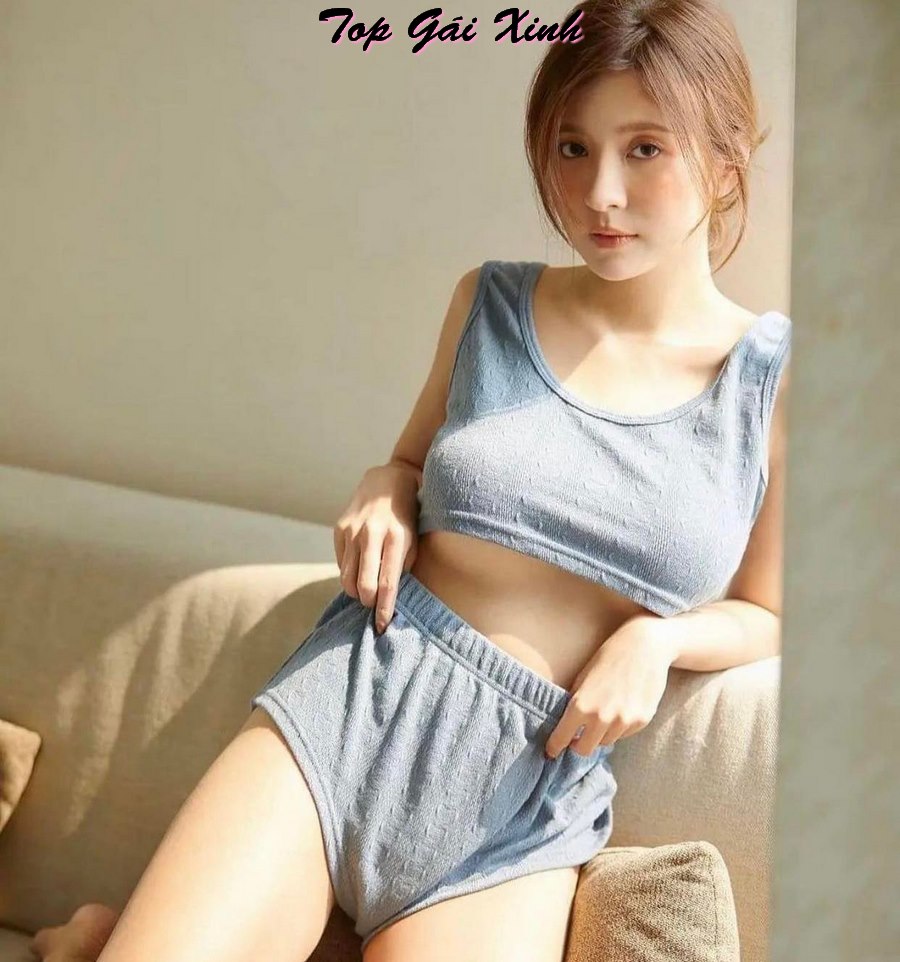 ảnh gái xinh 2k3 sexy mặc đồ ngủ khoe vòng 1 chất lượng