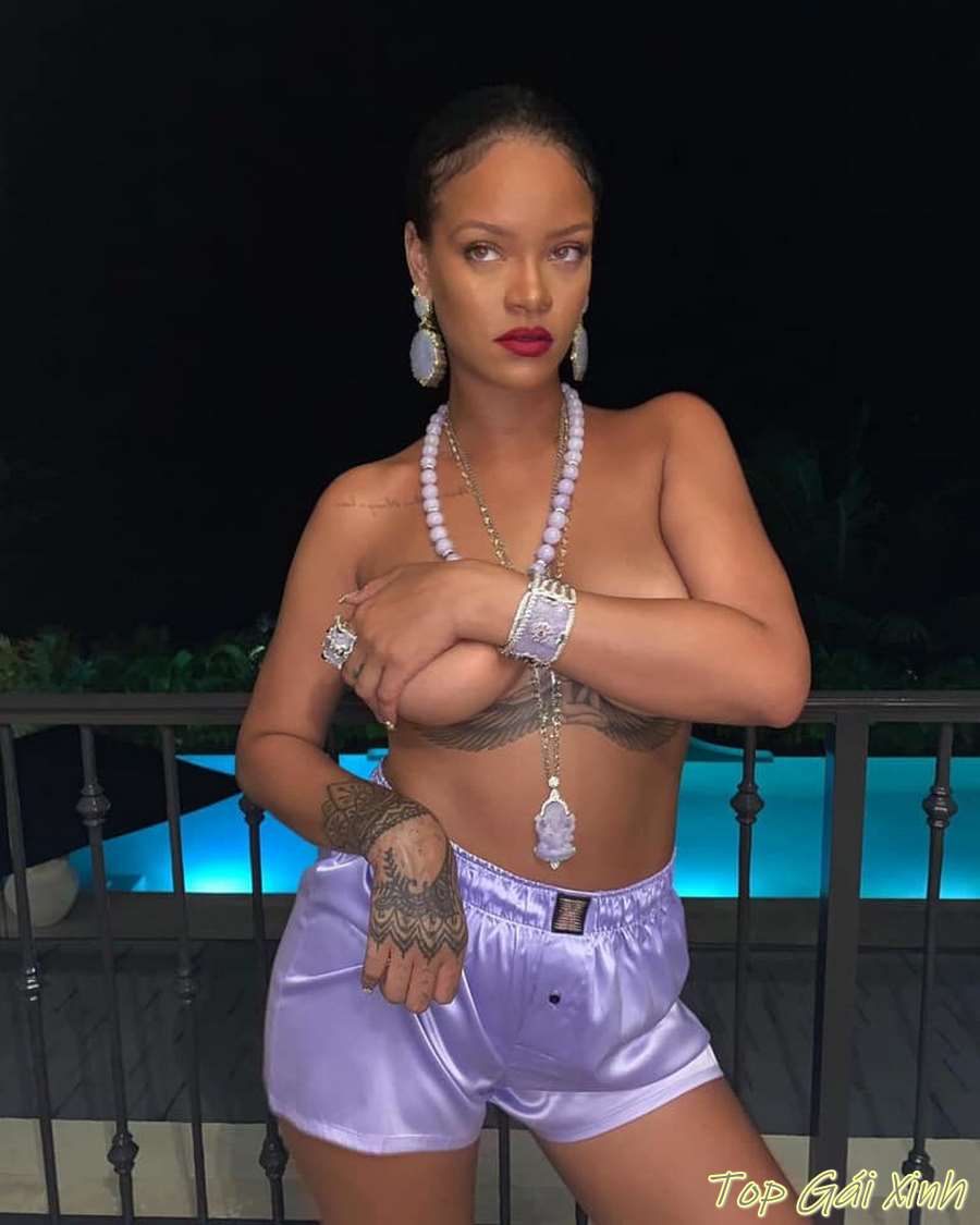 ảnh Rihanna nude khiêu gợi 111