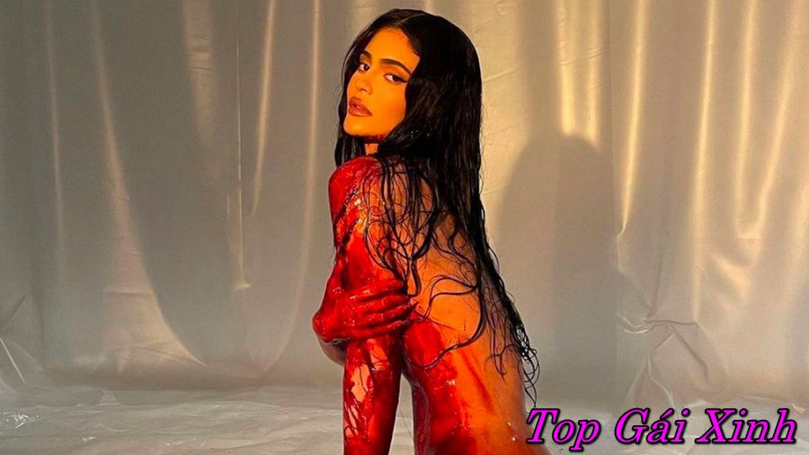 ảnh Kylie Jenner nude cực táo bạo 