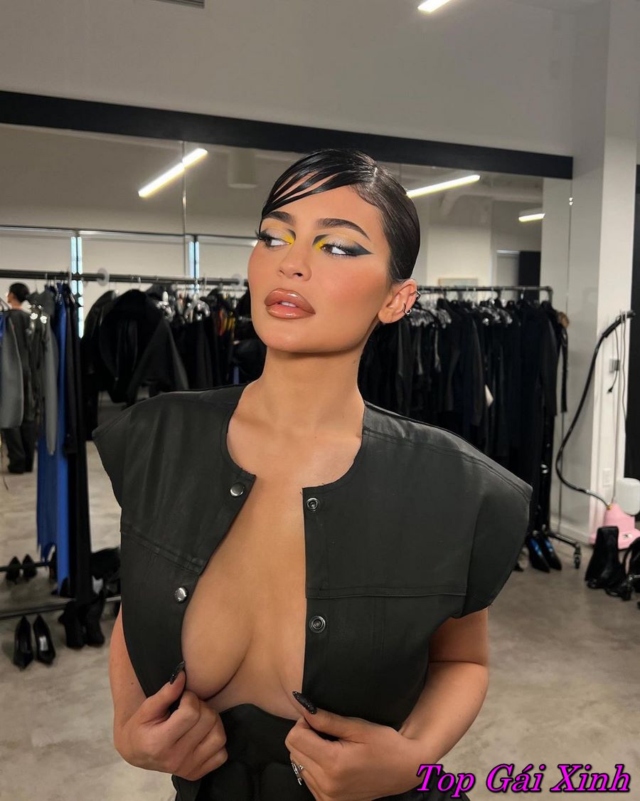 ảnh Kylie Jenner nude cực táo bạo 11