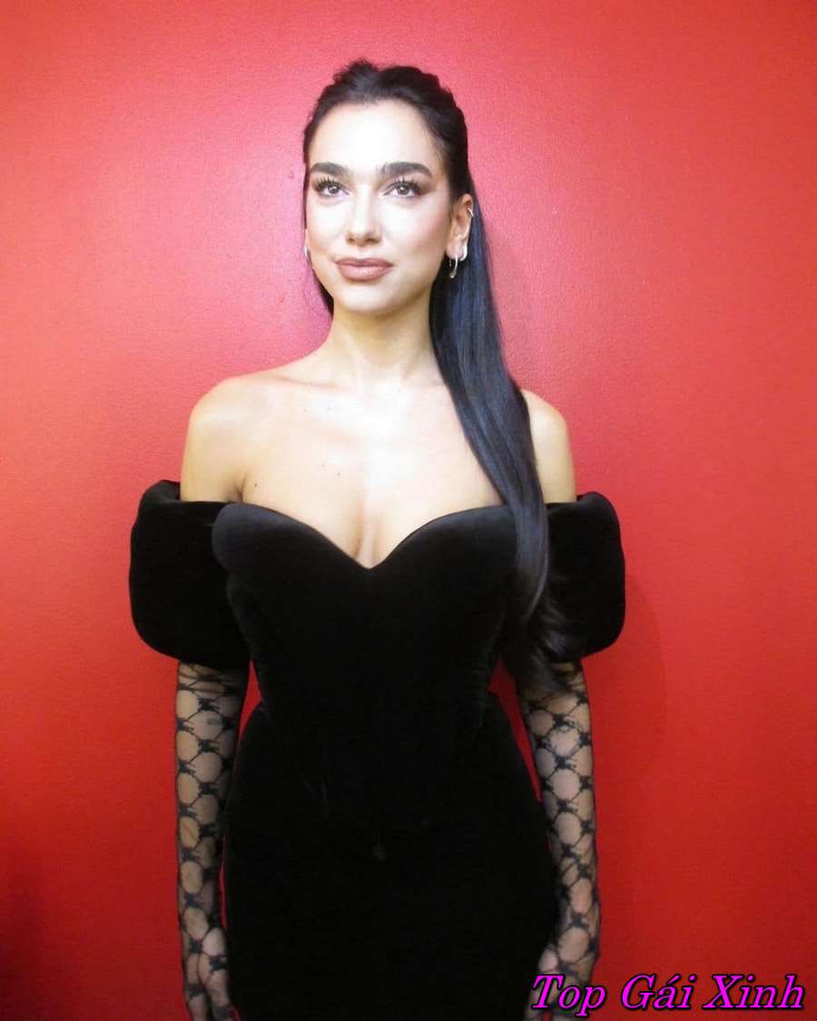 ảnh Dua Lipa nude nóng bỏng 13