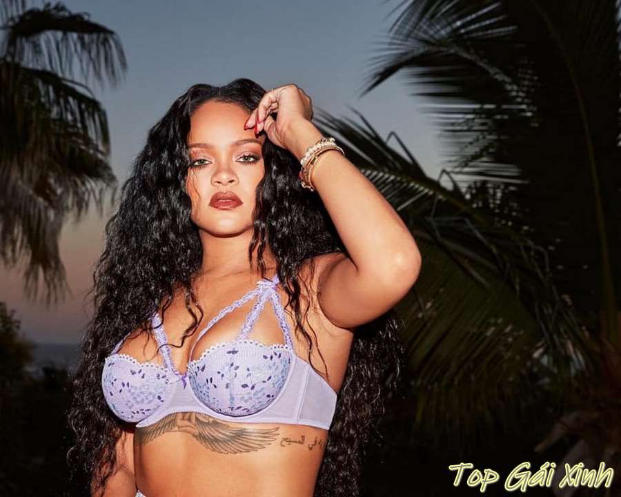 ảnh Rihanna nude khiêu gợi 19