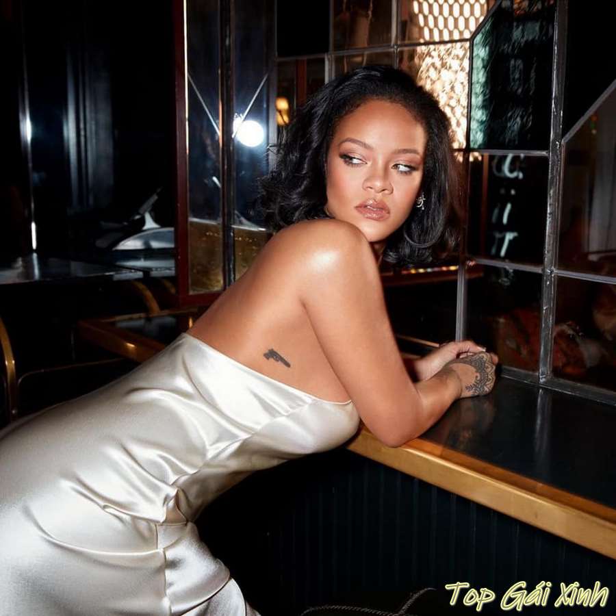 ảnh Rihanna nude khiêu gợi 21