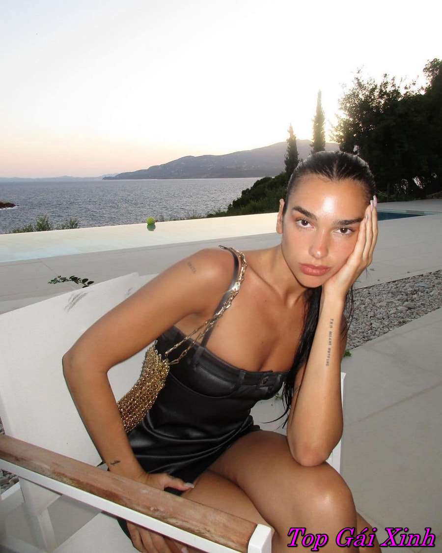 ảnh Dua Lipa nude nóng bỏng 23