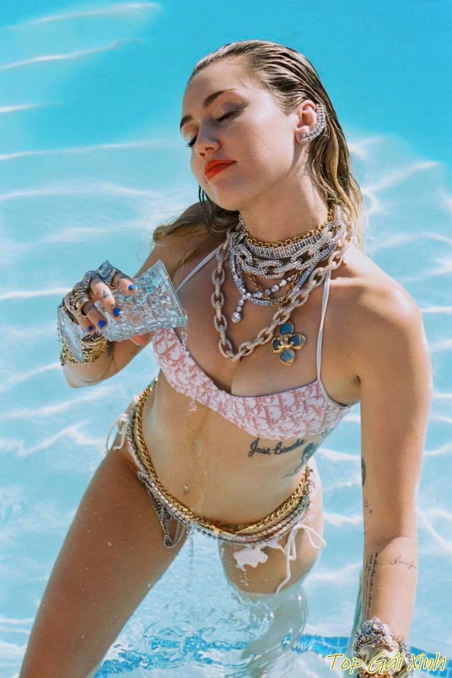 ảnh Miley Cyrus nude táo bạo 32