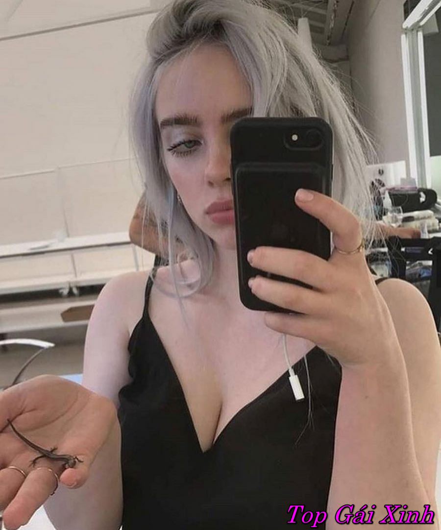 ảnh Billie Eilish nude 36