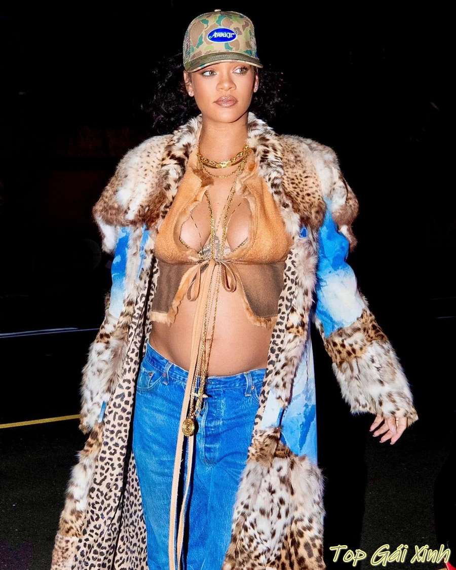 ảnh Rihanna nude khiêu gợi 3