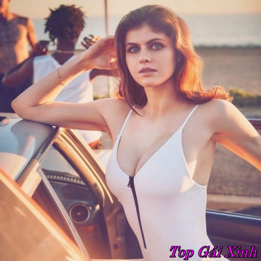 ảnh Alexandra Daddario nude sexy 