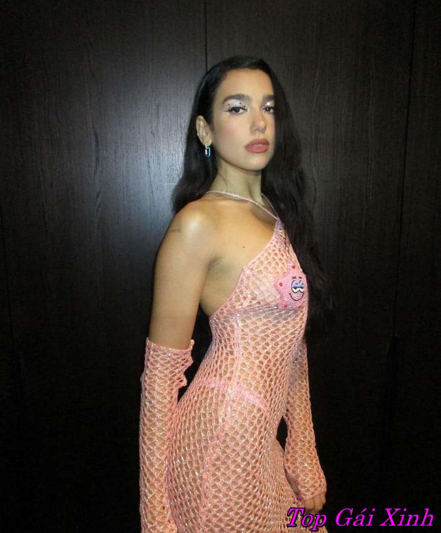 ảnh Dua Lipa nude nóng bỏng 9