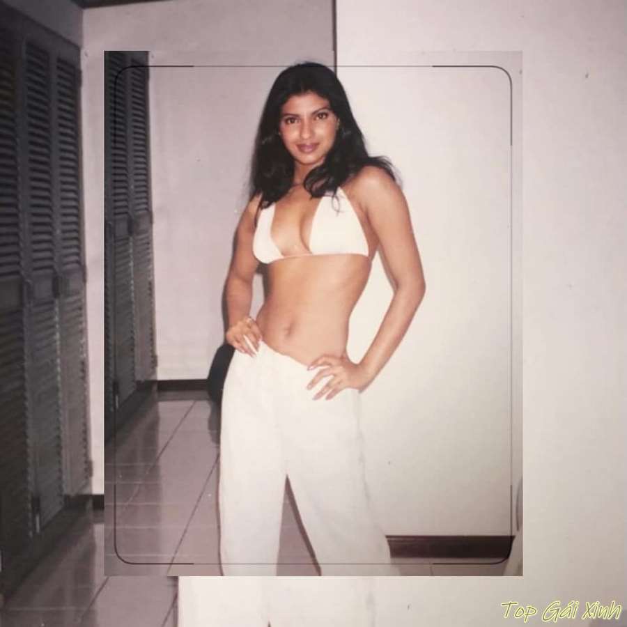 ảnh Priyanka Chopra nude 13