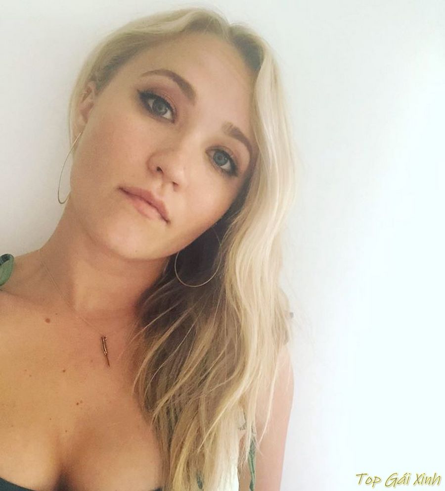 ảnh Emily Osment nude gợi cảm 16