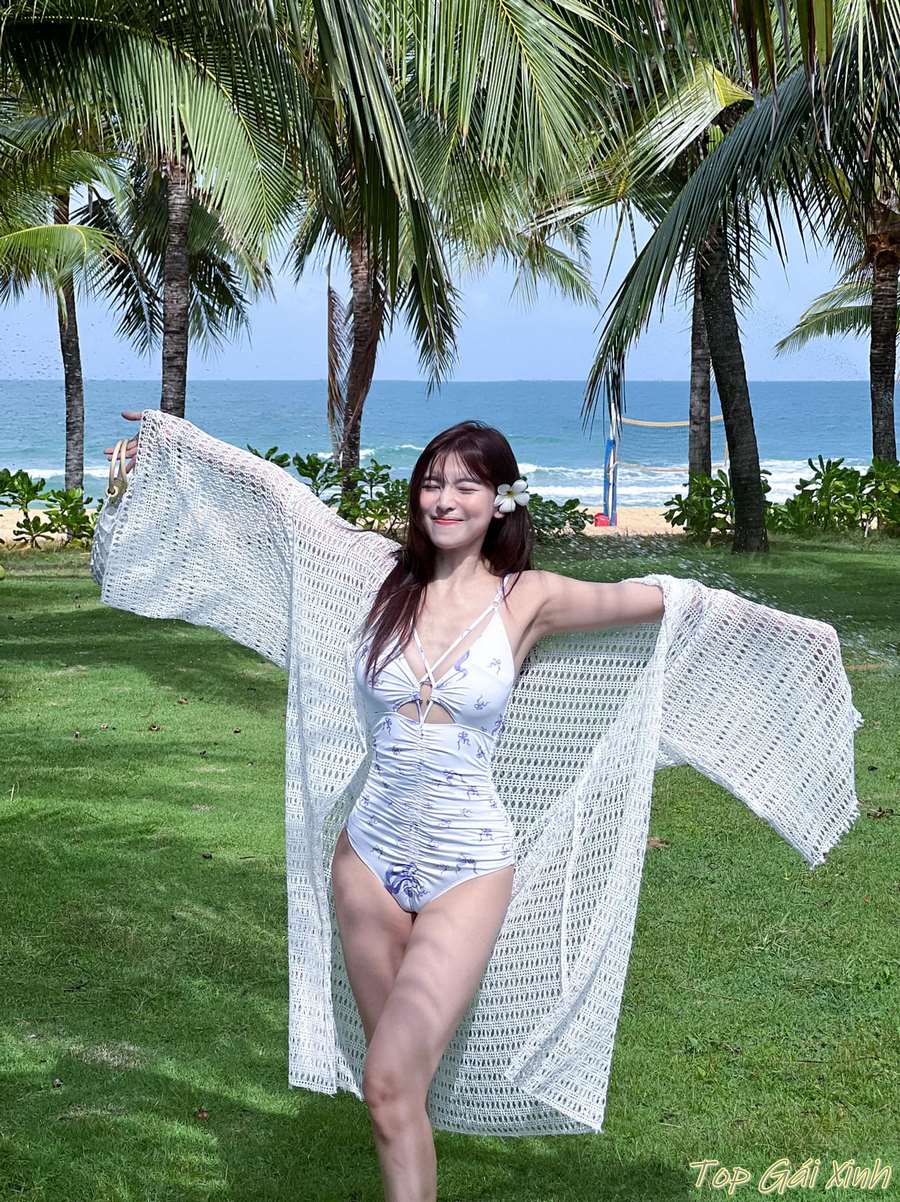 ảnh Cao Thái Hà bikini gợi cảm 26