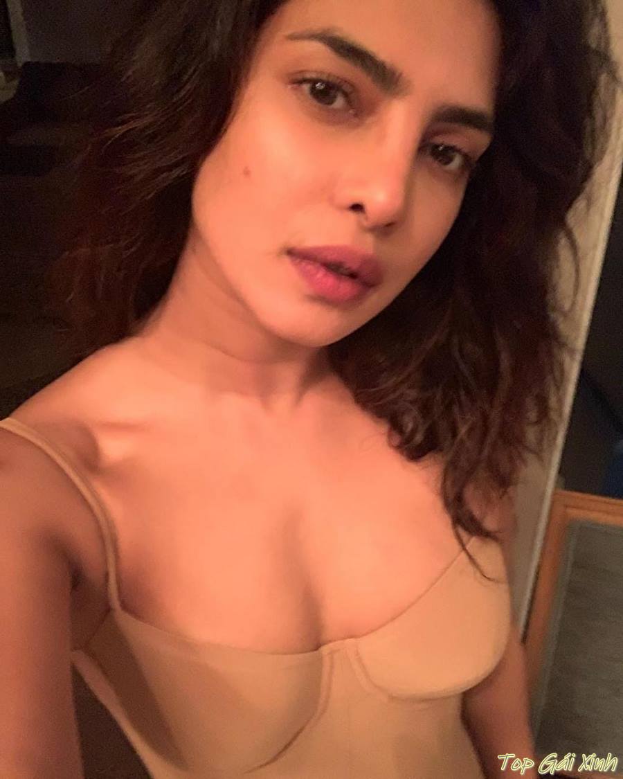 ảnh Priyanka Chopra nude 28