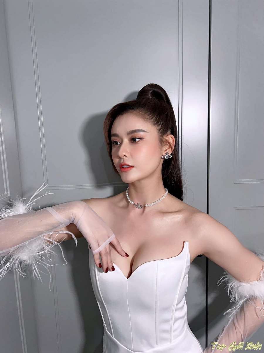 ảnh Trương Quỳnh Anh sexy 4