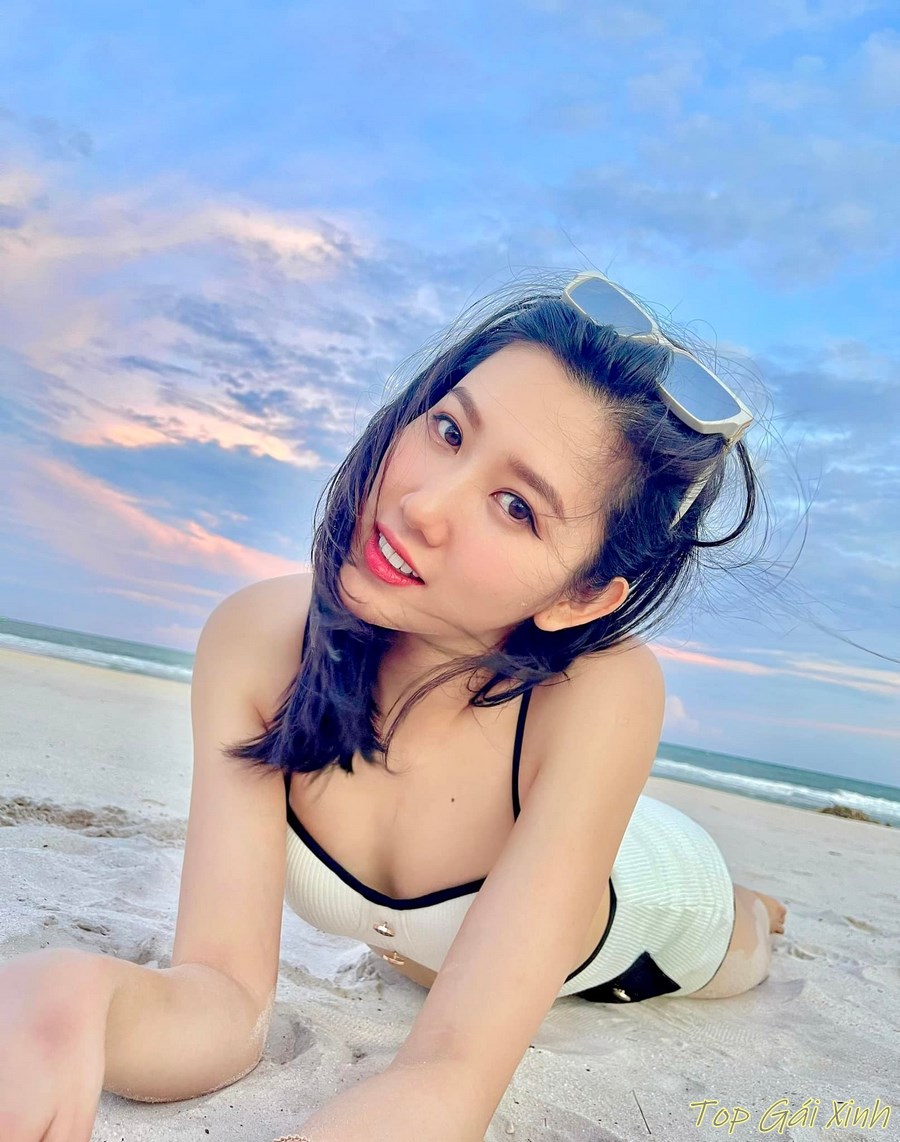 ảnh Thúy Ngân sexy bikini 38