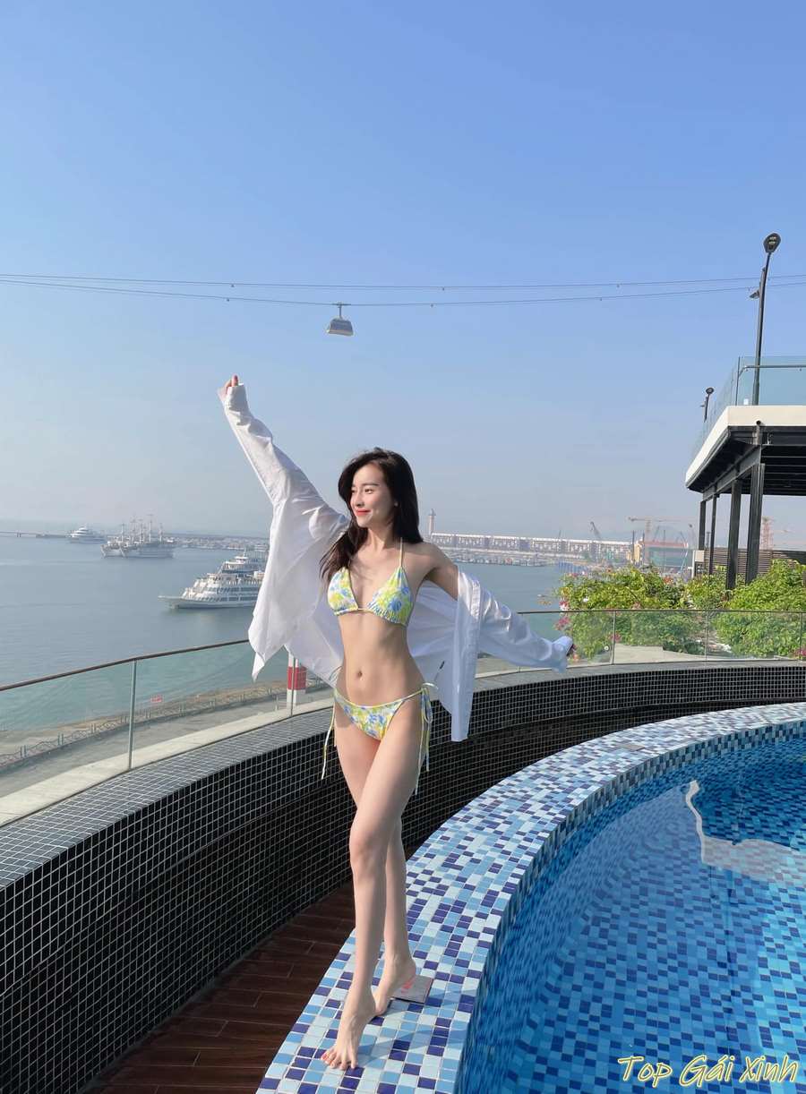 ảnh Cao Thái Hà bikini gợi cảm 48