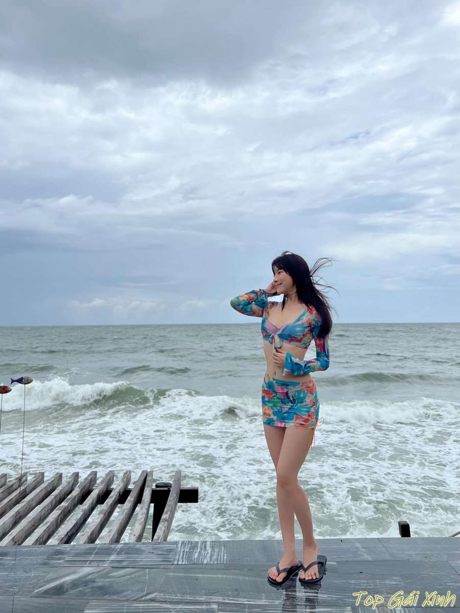 ảnh Cao Thái Hà bikini gợi cảm 5