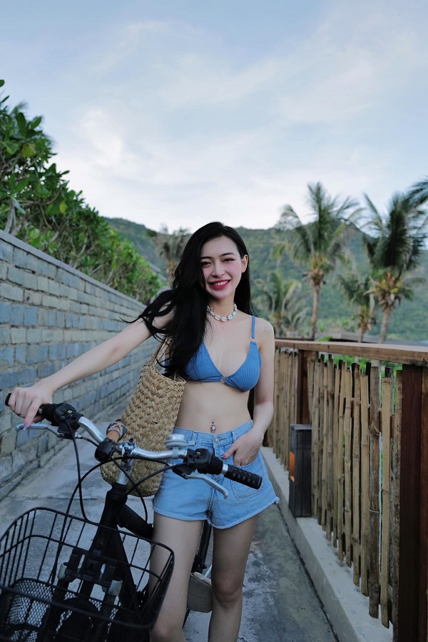 Ảnh hotgirl Đinh Ngọc Phi Linh bikini 8