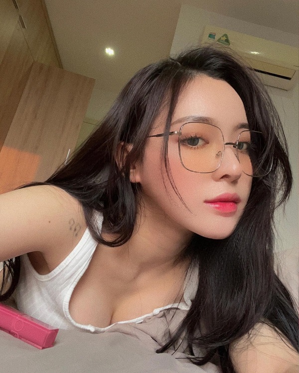 Ảnh hotgirl Đinh Ngọc Phi Linh sexy xinh đẹp 4