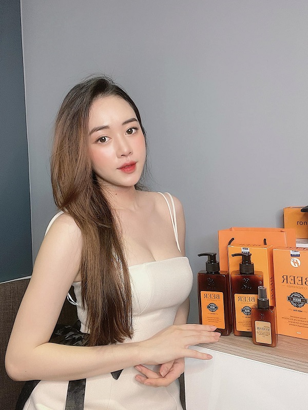 Ảnh hotgirl Phạm Thu Hằng sexy khoe vòng một 20