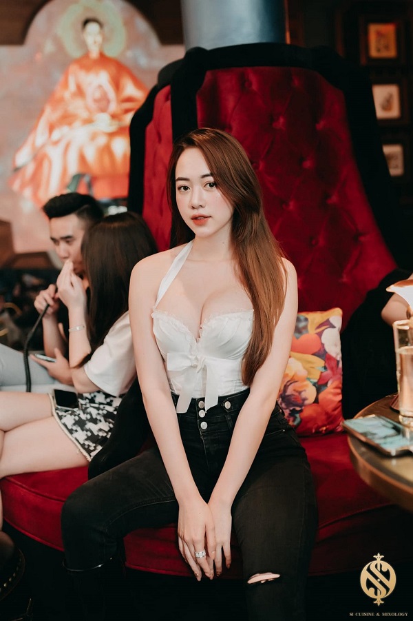 Ảnh hotgirl Phạm Thu Hằng sexy khoe vòng một 4