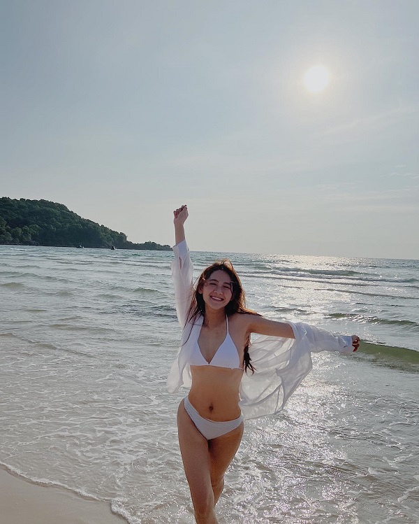 Ảnh hotgirl Túc Anh Hoa bikini 9