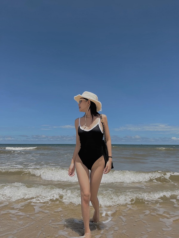 Ảnh hotgirl Túc Anh Hoa bikini 2