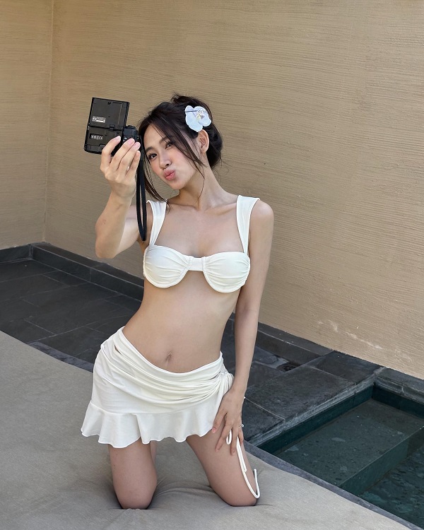 Ảnh hotgirl Túc Anh Hoa bikini 11