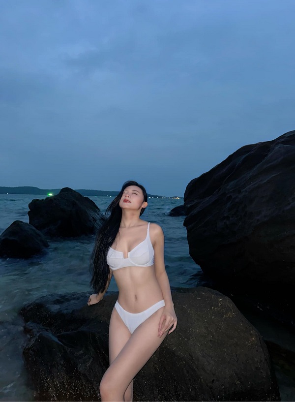 Ảnh Nguyễn Tường Vy bikini 10