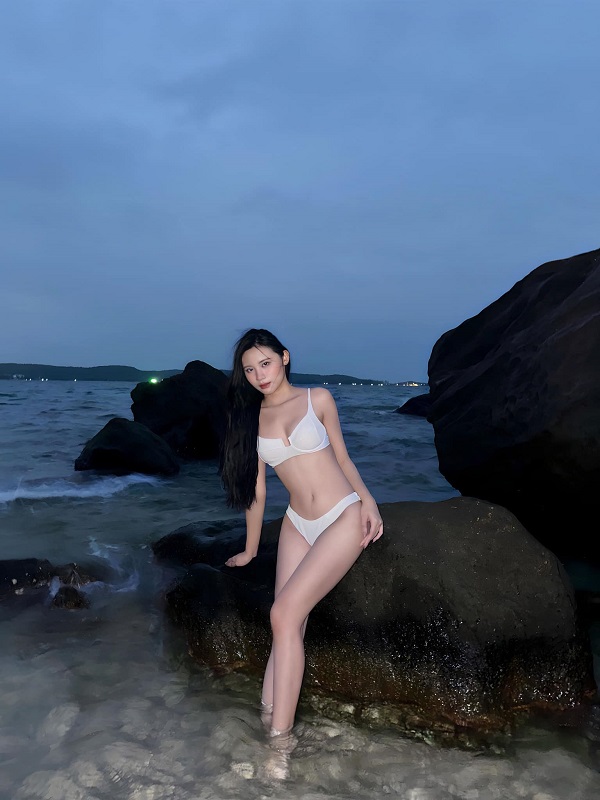 Ảnh Nguyễn Tường Vy bikini 8