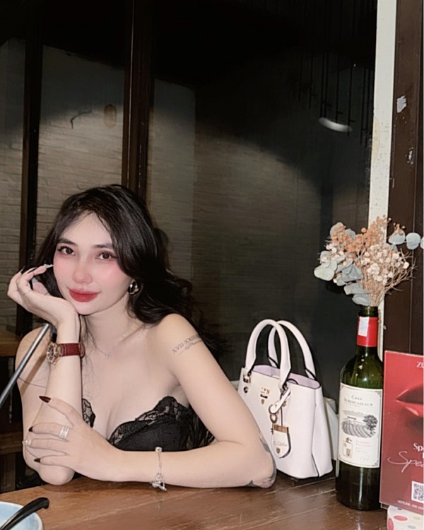 Ảnh tikoker Kelly Uyên sexy 16