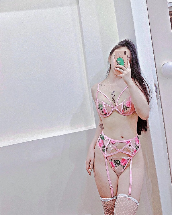 Ảnh tiktoker Linh Linh bikini 18