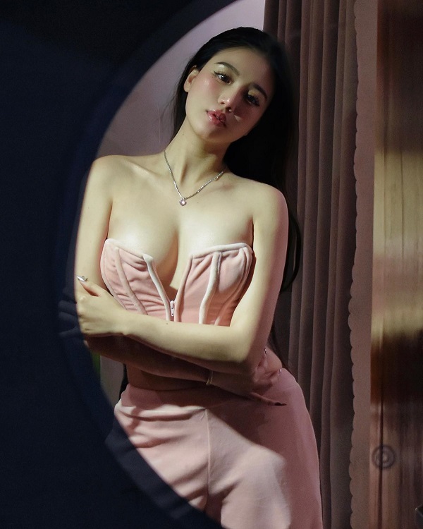 Ảnh tiktoker Vi Hiền Đặng sexy 17