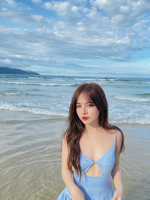 Ảnh hotgirl Khánh Vân bikini 14