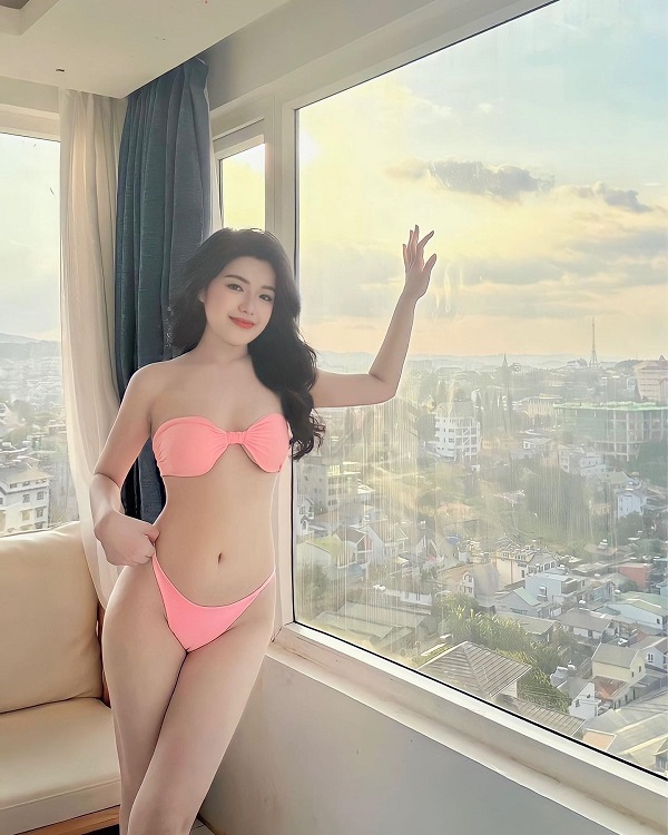 Ảnh hotgirl Nguyễn Lê Na bikini 2