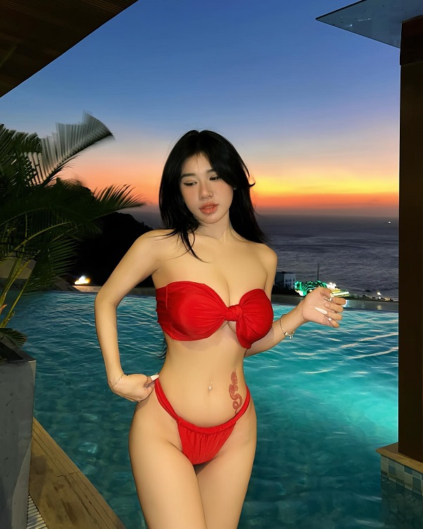 Ảnh tiktoker Ái Trinh bikini 8