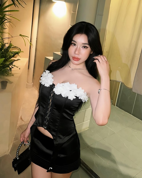 Ảnh tiktoker Ái Trinh sexy 15