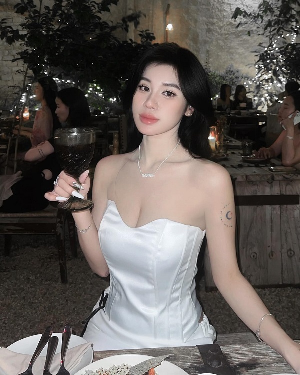 Ảnh tiktoker Ái Trinh sexy 16