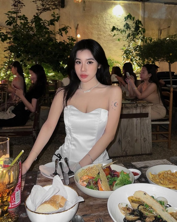 Ảnh tiktoker Ái Trinh sexy 18