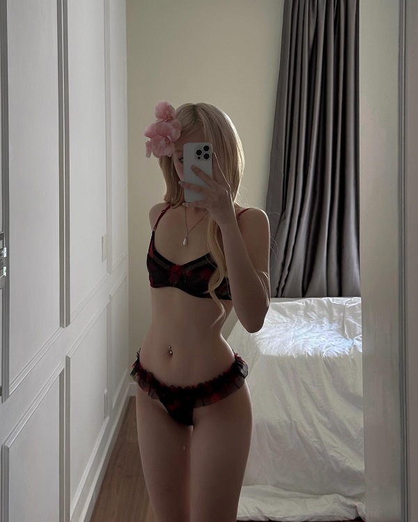 Ảnh tiktoker Kim Hà bikini nuột nà 11