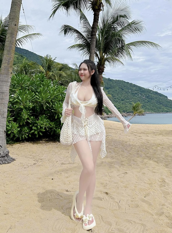 Ảnh Trần Nguyễn Tường Ngân bikini 20