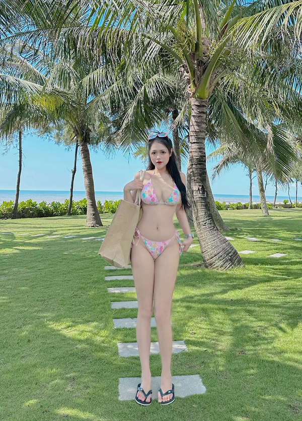 Ảnh Trần Nguyễn Tường Ngân bikini 1