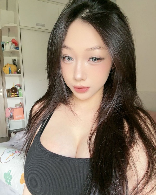 hotgirl Trần Hà Linh khoe cặp vú bự 6